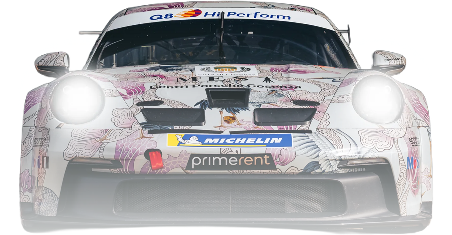 omnia-porshe-frontale-fari-accesi-2026-001